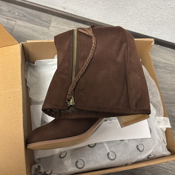 Journee Womens Sanora Stacked Heel Riding Boots (WIDE CALF) - Picture 4 of 4